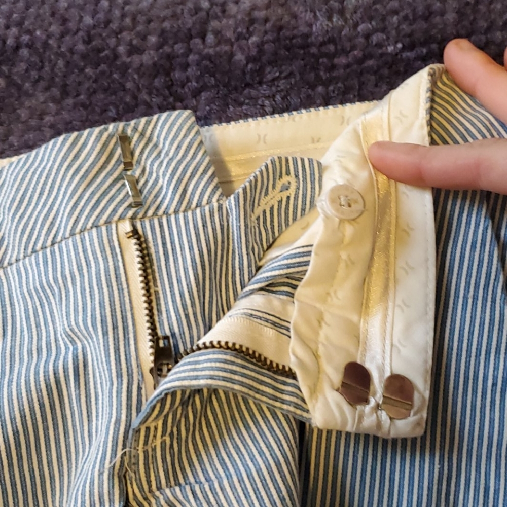 Pinstriped Hurley Shorts - Picture 5 of 5